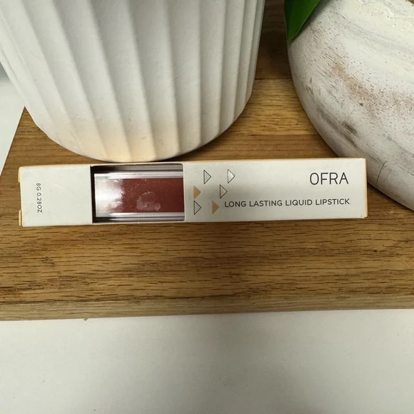 Ofra Long Lasting Liquid Lipstick -Baroque - Picture 2 of 3